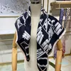 Luxurys Designer Scarf Folderプリントシルクスカーフエレガントな長いツイルショールライトウェイトサンプロテクション絶妙なショール到着タオルすべての季節に適しています