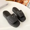 Slides Slides Prad Triangle Straw Weave Clipper Sandal Platform Slippers Slippers Women Mens Summer Flat Flat Flip Flip Flops Outdoors Pool Sliders Sandals Beachs