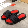 Fondo rosso UOMO Pantofole Uomo Classico Spike Punta piatta Sandalo scorrevole Suola in gomma spessa Pantofola Borchie Scivoli Piattaforma Ciabatte Estate Scarpe moda casual