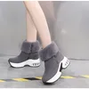 Bottes 2024 Hiver Femmes Mode Zipper Chaussures de sport chaudes Plateforme Neige Cheville Casual Lace Up