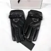 Projektanci Five Fingers Rękawiczki dla kobiet mężczyzn skórzane owczelne panie ciepłe plus aksamitne guziki wielokolorowe futrzane piłka na zewnątrz Sport ciepłe zimy rękawiczki G24344PE-3