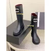 Espelho qualidade mulheres sapatos de vestido de luxo botas de joelho tornozelo plataforma sola de borracha fundo de borracha alta bota longa mens botas de chuva de couro brilhante moda inverno sapatos DHgate