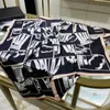 Luxurys designer halsduk mapp tryck silkesjalar elegant lång twill sjal lätt solskydd utsökande sjal ankomst handduk lämplig för hela säsongen