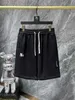 Дизайнерские мужские шорты Дизайнерские летние женские мужские полосатые шорты - элегантные короткие шорты для плавания Повседневные спортивные тренажерные залы Быстросохнущие мужские пляжные брюки Черно-белые азиатские размеры M3XL V18