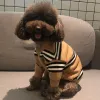 クラシック冬の犬の服猫ベスト小さなセーター豪華なデザイナーペットサプライパピー編み物スウェットシャツCSD2309128の服