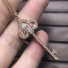 Tiffanyjewelry Tiffanybracelet Heart Gold Halsketten Designer Luxusschmuck Halskette für Frau Set türkisweiß weißer Diamant -Key -Pullover -Kette V Gold Plated 1