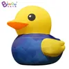 wholesale Nouvellement concevoir des modèles de canards animaux gonflables de publicité de hauteur de 5M Canard de bande dessinée portant un tissu pour la décoration de fête d'événement avec des jouets de ventilateur d'air Sports