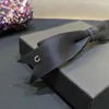 2024 Luxe kwaliteit charme haarclip voor vrouwen bruiloft sieraden cadeau hebben stempel doos Zwarte stof PS3060A
