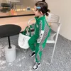 Set di abbigliamento OASHTH Ragazze Abiti primaverili e autunnali Uniforme da baseball casual Set in due pezzi Abbigliamento sportivo per bambini per bambina