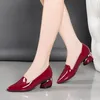 Sapatos de vestido vermelho senhora mulheres preto patente couro apontou toe barco med saltos bombas zapatos mujer plus size 35-42