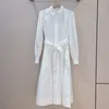 Robe femme marque de mode européenne coton blanc revers à manches longues taille froncée chemise robe midi