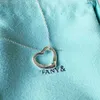 Pendanthalsband 2024 Fashion Jewelry Designer Necklace Classic S925 Sterling Silver Hearthaped Hollow Heart Love Peach 520 Gift for Valentine U9D9 H24227