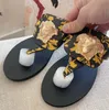 مصممة نسائية Flip Flops Slippers Hadware Decorative Phanringbone Slides Fashion Women Sandals Summer Flat