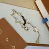 Bracciale di design Design floreale di lusso Semplice braccialetto da donna Premium Regalo di San Valentino Gioielli per coppie