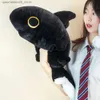 Plush dockor Black Sharkitty Heyhey Plush Toy Creative Cartoon kring Plush Filling Doll Kawaii Toy Sleep Pillow Cushion Q240227