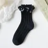 Chaussettes noires gothiques Harajuku pour femmes, douces froufrous, garniture en dentelle à volants, motif Jacquard rayé, bonneterie à la cheville
