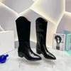 2024 Designer Mode Spitze Zehen Stiefel Für Frauen Sexy Zipper Kniehohe Stiefel Freizeit Outwear Schwarz Leder Quadratische Heels Schuhe denvee IM