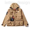 デザイナーメンズジャケットのレター刺繍フード付き登山コートポケットマルチ機能屋外マンコート