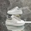 2024 Luxurys Athletic Shoe Runeakers Shock Accorbing Road Fashion Mens Womens Top Designer Gym Shoes Disual XSD230423