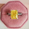 Anelli di nozze 2024 Anello di fidanzamento rettangolare giallo moda per le donne Regalo di Natale R7233