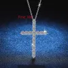 Bijoux en gros plaqué or blanc 925 argent sterling pendentif croix religieuse collier de diamant moissanite 1.6CT cadeau pour femme