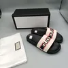 Designer tofflor och sandaler Plattform Män och kvinnor skor gummitjock sula bildspel mode lätt att bära stil sandaler tofflor strand utomhusstorlek 35-45