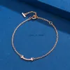 Braccialetti con ciondoli Bracciale piccolo Mini braccialetto Lettera t Diamond Face Donna Semplice catena completa liscia H24227