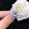 Anelli a grappolo Certificato in oro bianco massiccio 14K AU585 Anello 2CT Taglio smeraldo Diamante Fidanzamento per le donne Amore Promessa Regalo gioielli