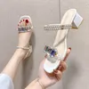 Sandalen Franse luxe voor vrouwen 2024 Dikke hiel diamant ingelegde hoge schoenen met sprookjesstijl twee slippers hakken