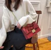 2023 Diseñador Baguette Bolsa Bolsas de hombro Bolsos de moda de lujo Mujeres clásicas Crossbody Messenger Bolso al por mayor Monedero Hombres Carteras