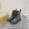 Toppkvalitetsdesigner Laureate Women Boots Love Arrow Medal Boot Winter äkta Leathe Purse Crossbody med box top_shoes_factory