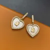 Bijoux de luxe Boucles d'oreilles de créateurs pour femmes aiment les boucles d'oreilles en nacre 18 carats en or fleur lettre boucles d'oreilles cadeaux de mariage