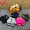 Designer Femmes Été Noir Plage Sandales Plates Couple Piscine Oreiller Casual En Cuir Mule Pads Facile À Porter Style Pantoufles Coucher De Soleil Rembourré Chaussures À Sangle Avant