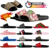 Luxus Marke Sandalen Berühmte Designer Frauen Männer Hausschuhe Gummirutsche Sandale Schwarz Floral Canvas Blau Blumen Matelasse【code ：L】Slide Strawberry Print Stripe Slide Flats