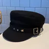 Basker koreanska vintage metallknapp Sboyhatt basker Kvinnor Trendiga platt mössa med toppad BRIM BLACK STREET S Militärgåvor