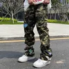Herrbyxor high street kamouflage jeans mens broderade lapp herr streetwear mode varumärke amerikansk hiphop rak casual lastbyxor t240227