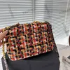 Womens 19 Series tweed quiltade gröna väskor Klassisk medium klaffväska crossbody axelhandväskor med serienummer sväng låsficka för våren sommaren 25x16 cm