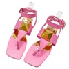 Damespantoffels mode top leer slides klassieke metalen letter designer schoenen dikke hak platte hak zomer strand open teen grote gouden klinknagels jelly kleur hotel buiten