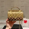 Designer Mulheres Bolsa de ombro de 18 cm de couro brilhante Diamante de diamante verifique hardware dourado fivela de fivela de luxo bolsa de luxo Matelasse