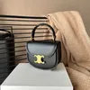 Triomphes Woman torebka designerka torby krzyżowe mini mała torba damska 2024 Nowy lekki luksus ślubny triumfalny łuk siodło pojedyncze ramię Crossbody