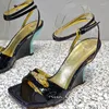 Sandaler kilar 2024 Summer Women Metal Buckle Decoration Walk Show High Heel Open Toe Ankel Strap Ladies Pumps