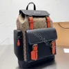 Nouveau sac à dos de grande qualité des hommes et femmes sac à dos mode sac à dos de mode classique vieil clip à crampons ouverts et fermer Jacquard Leather Schoolbag Backpack
