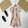 Ny designer casual stil barnkläder set Summer Boys Sports kostym Kort ärm kostym Barndräkt Storlek 90-150 cm A06