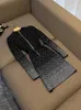 2024 Весеннее черное горячее вязаное мини-платье с длинными рукавами и v-образным вырезом градиентного цвета Короткие повседневные платья-карандаш O3O072700