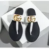 مصمم النعال G G Thong Flip Flop Brand Slides أحدث صندل شاطئ داخلي في الهواء الطلق شريحة شريحة مسطحة أحذية Somen Somen Summer Womens Slide Slide Sneakers 36-42