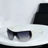 Shield Wrap Sonnenbrille, übergroße schwarze/schwarze Rauchgläser, Damen-Luxusbrille, Designer-UV400-Brille