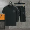 Herrespår t -shirt set lyxiga designers bokstav tryck mode sportkläder kostym män kläder sommar löpning slitage skjorta korta ärmsport två stycken kostym