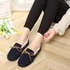 Kleidschuhe Klassische alte Peking Bequeme Frühlingsfrau Flauschiger Plüsch Niedriger Absatz Elegant mit Absätzen Zapatos Para Mujeres