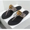 مصمم النعال G G Thong Flip Flop Brand Slides أحدث صندل شاطئ داخلي في الهواء الطلق شريحة شريحة مسطحة أحذية Somen Somen Summer Womens Slide Slide Sneakers 36-42