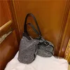 Omuz çantaları yeni popüler kadınlar çanta Kore sürümü Moda taşınabilir portatif rhinestone yabancı stil çok yönlü tam matkap el büyük kapasite kova 240427